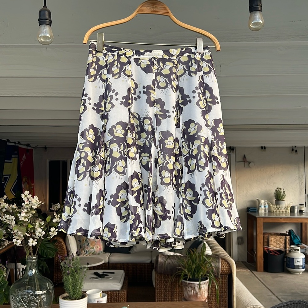 Club Monaco pleated silk flowy skirt. Size 2